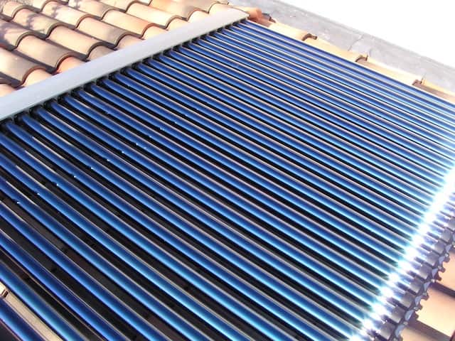 Chauffage Solaire Portable 30W - Pour Serre, Niche, Camping, Abri Animaux (avec Panneau Solaire)